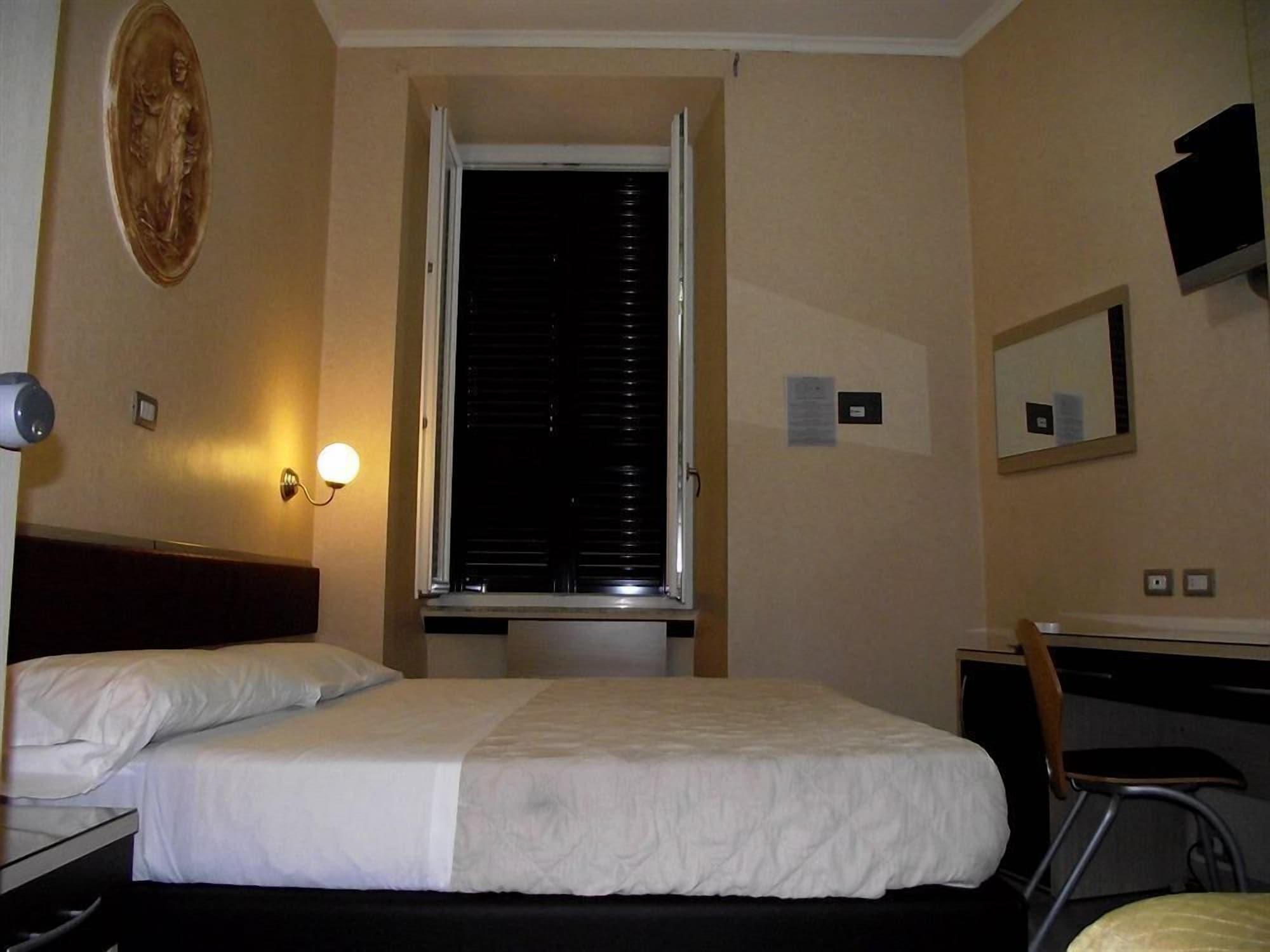 Elide Hotel