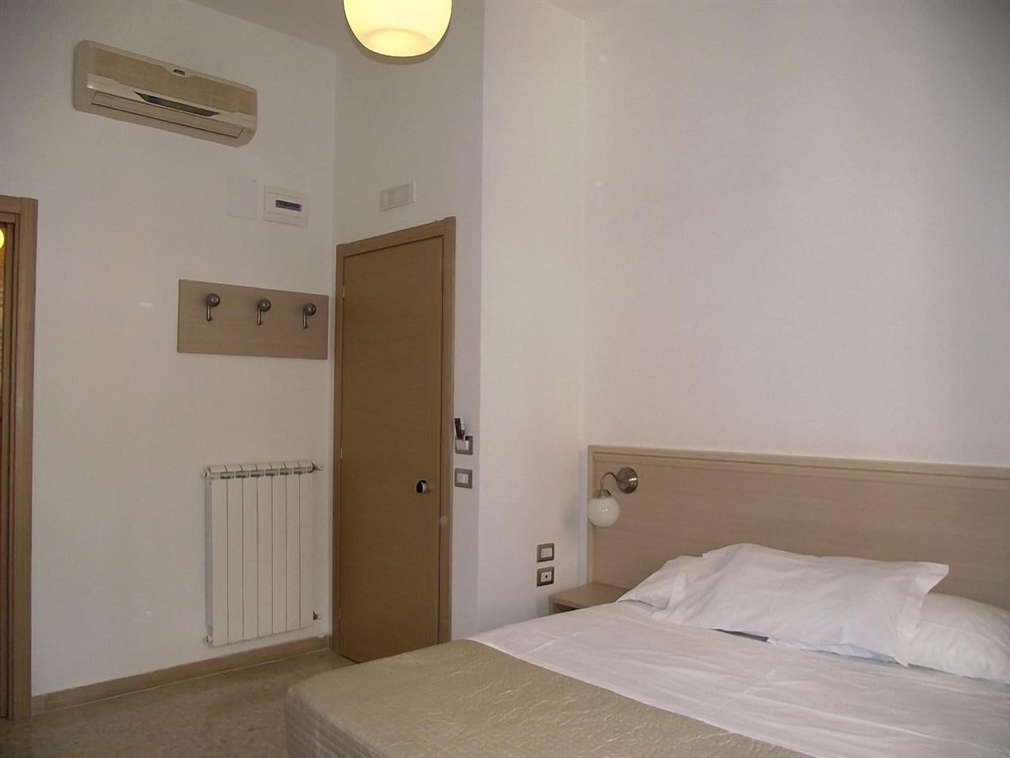 Elide Hotel 3*