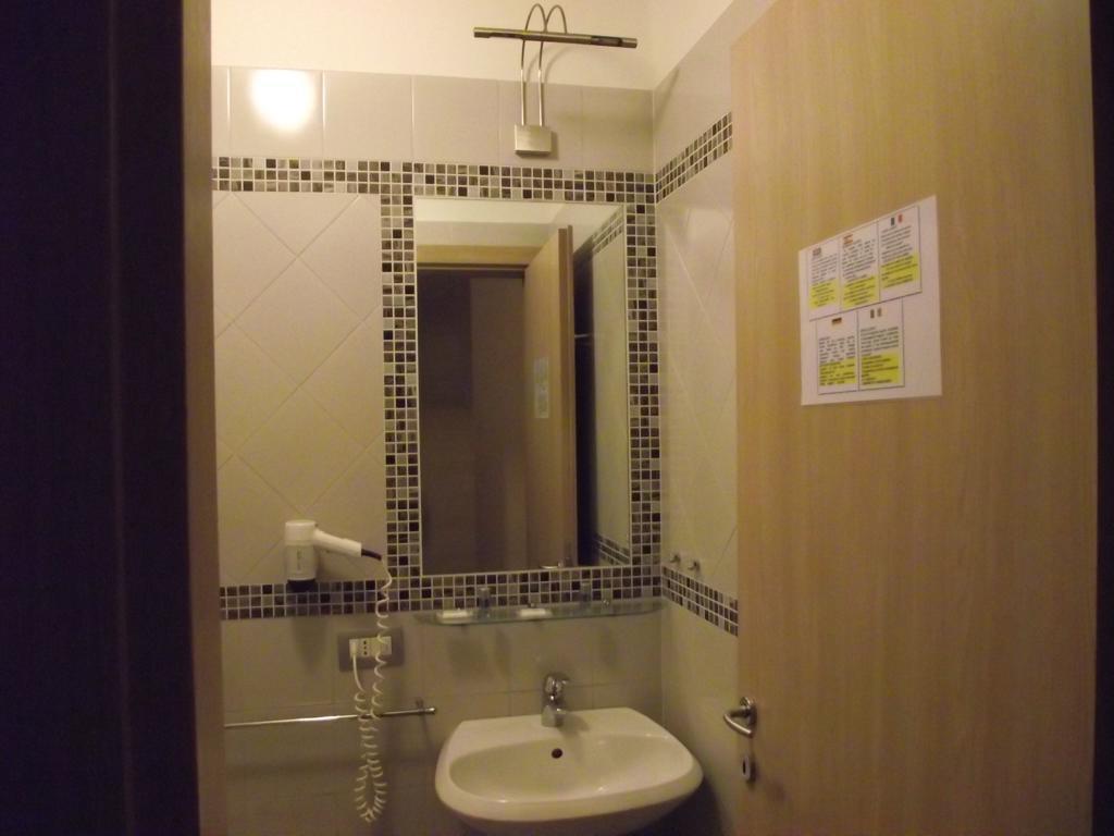Elide Hotel